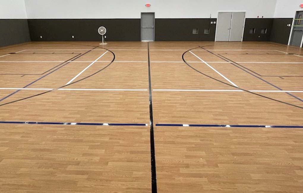 Adirondack Bible Chapel Gymnasium outfitted with a Motivva Oak install
